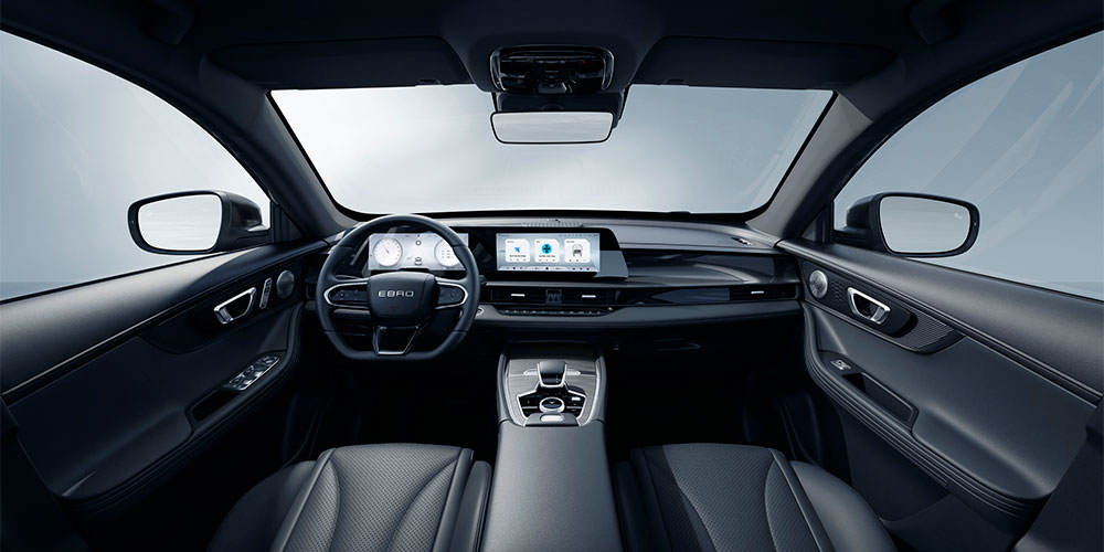 EBRO actualiza el s700 PHEV con mejoras de diseño ergonomía y equipamiento