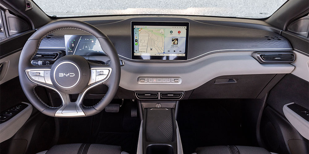 El BYD DOLPHIN SURF estrena versión de cinco plazas y mejora su equipamiento